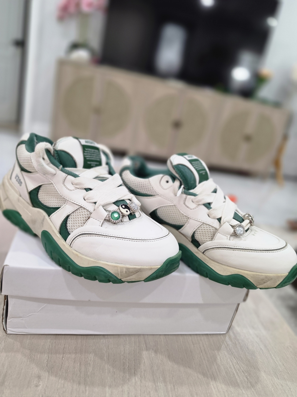 Authentic Axel Arigato Marathon Neo Runner sneakers in a white and dark green.